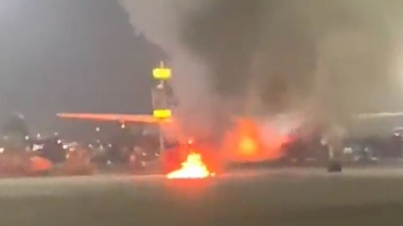 Havaalanında korku dolu anlar. Uçağın motoru yandı