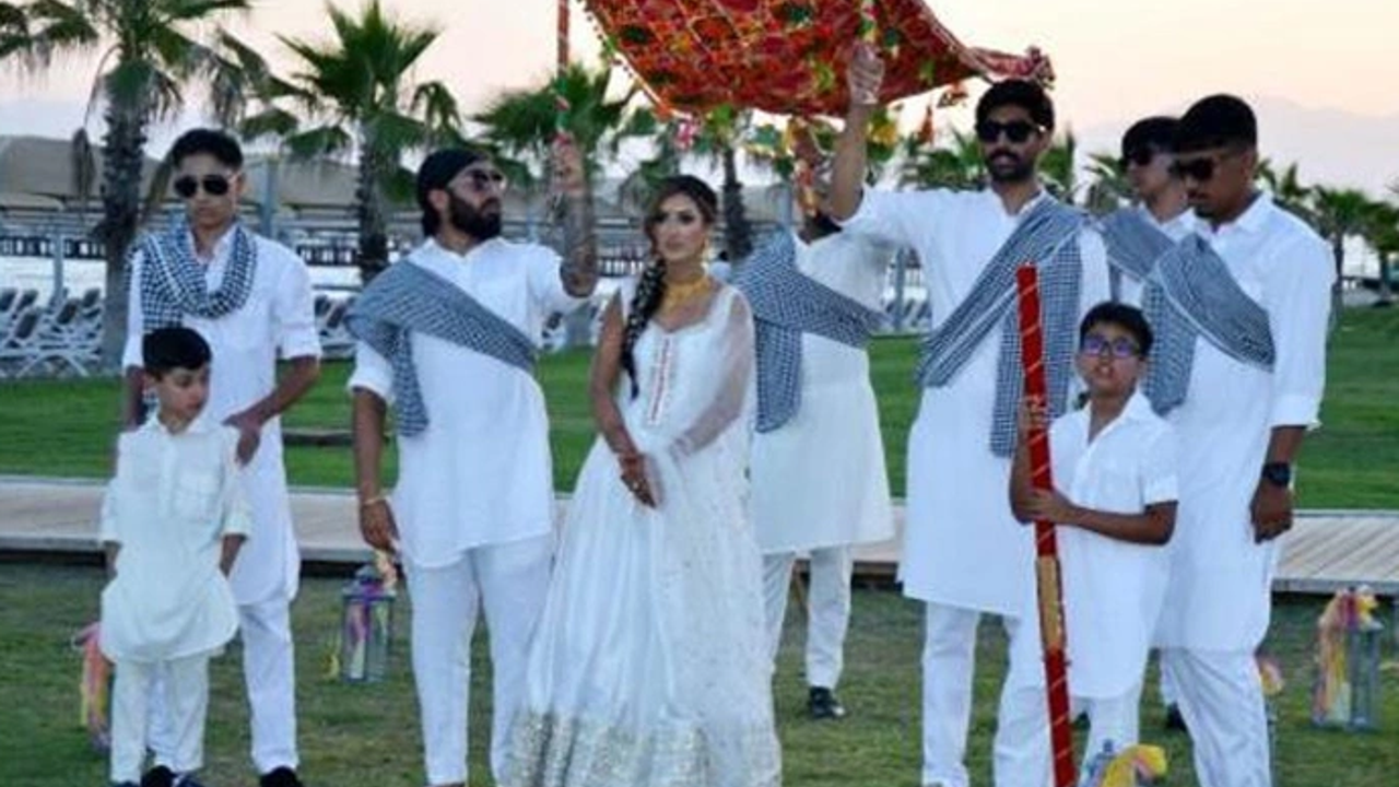 Antalya’da 4 gün 4 gece süren düğün. Özel aşçılar getirildi. 120 davetli katıldı