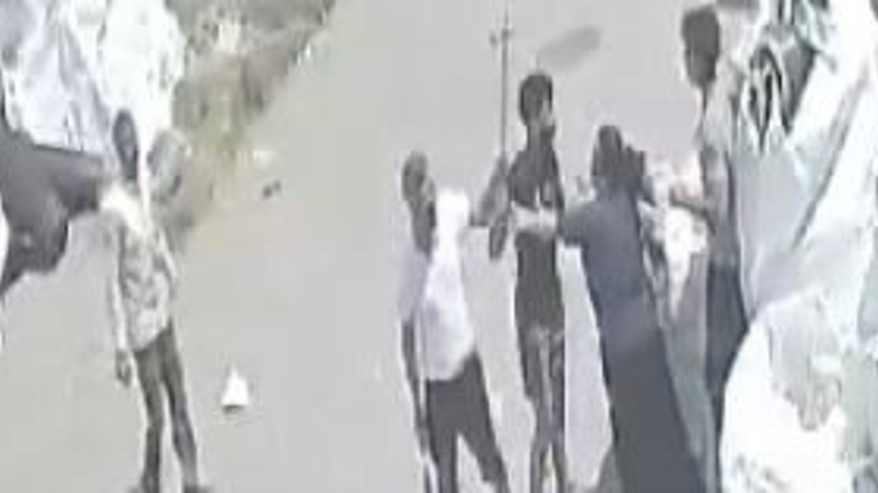 Ataşehir'de satır ve bıçaklı hız kavgası