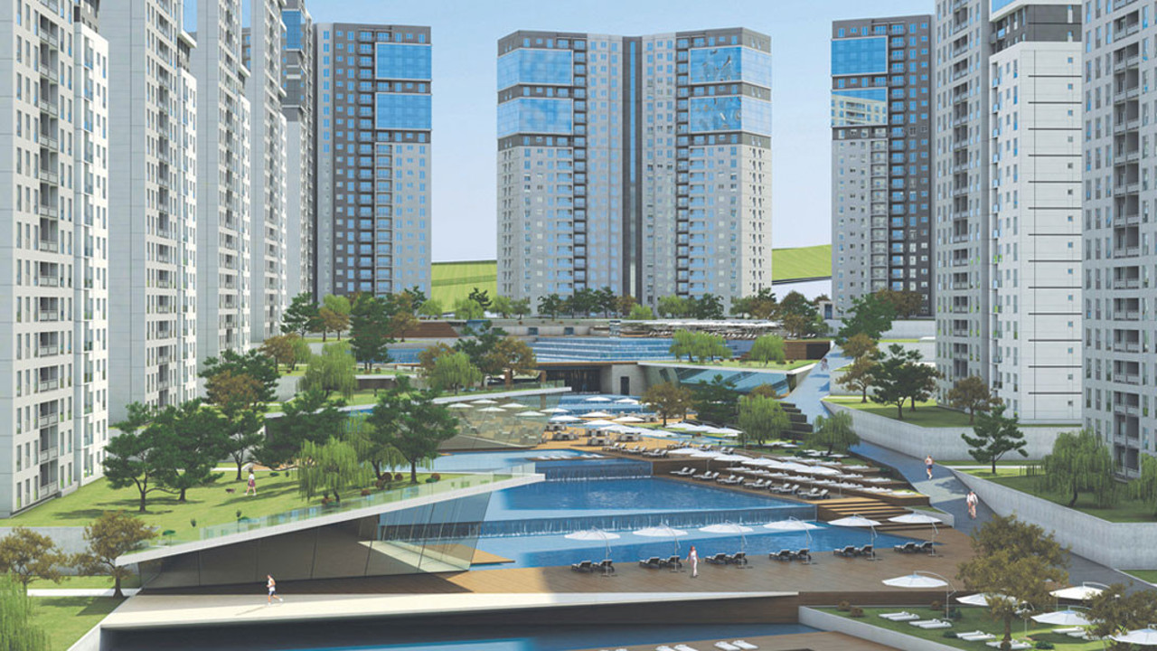 Eski milli futbolcu Ümit Davala'nın eşi Türk inşaat devinin iflasını istedi. Diğer ünlü isimler de dava açtı