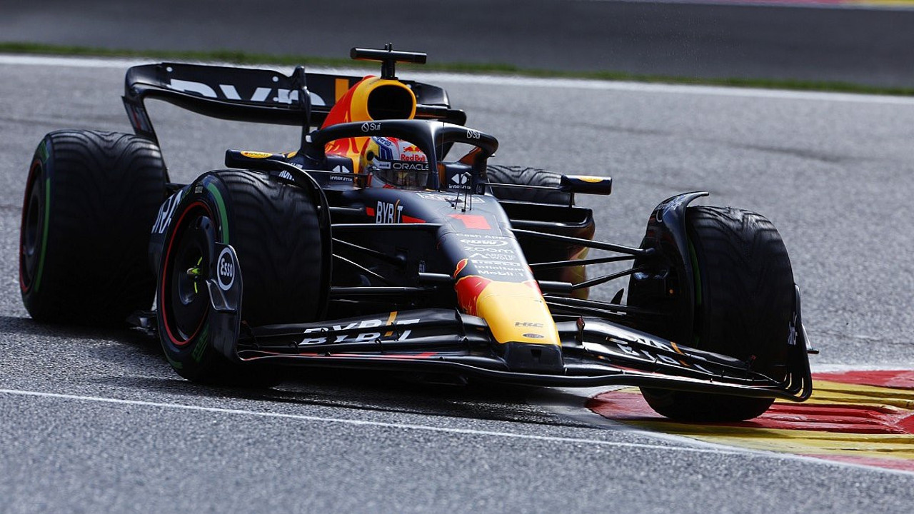 Belçika Grand Prix'inde kazanan Verstappen