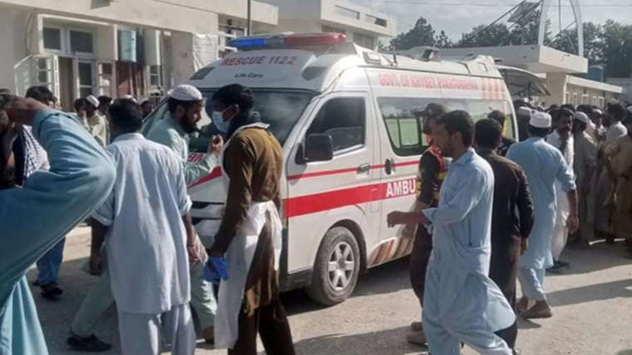 İran'dan Pakistan'daki bombalı saldırıya kınama