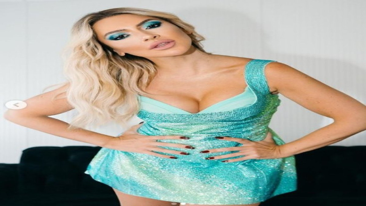 Hadise'den Barbie şakası