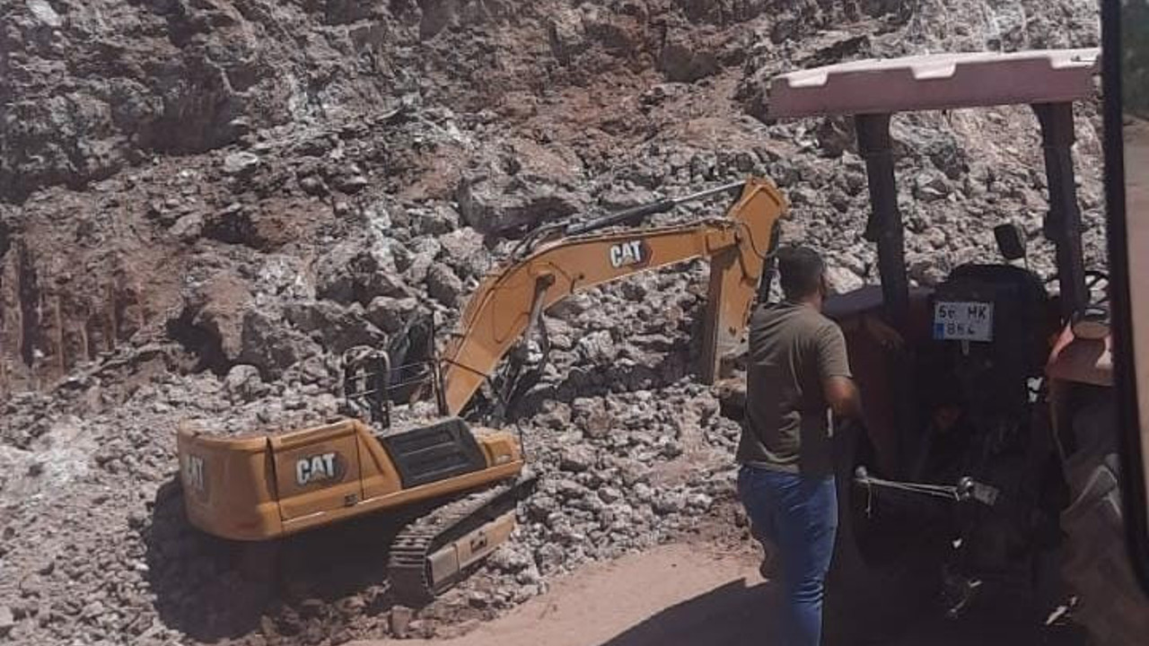 Üzerine kaya düşen operatör hayatını kaybetti