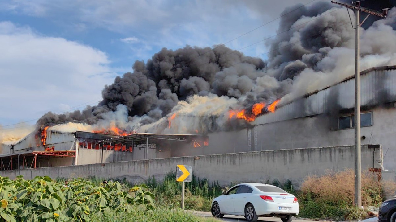 Bursa'da iplik fabrikasında yangın