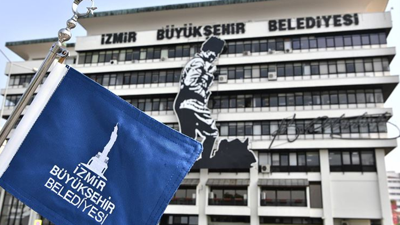 İzmir Belediyesi'nin işçilere maaş zammı belli oldu. Herkes belediyenin verdiği bu zammı konuşuyor