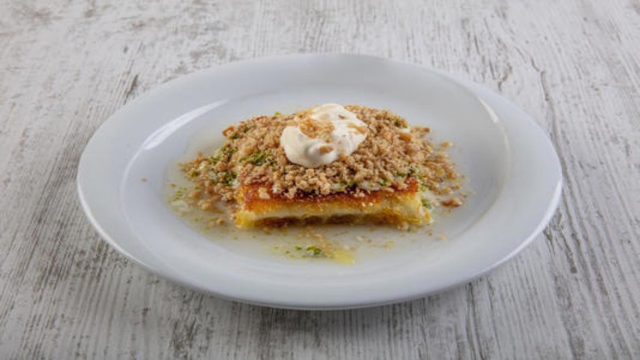 Krokanlı tel kadayıf sarma nasıl yapılır? Krokanlı tel kadayıf sarması tarifinin malzemeleri neler?