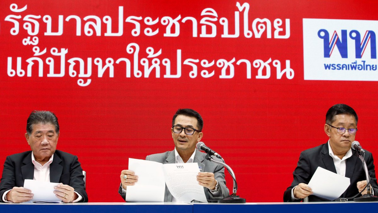 Tayland'da siyasi kriz sürüyor