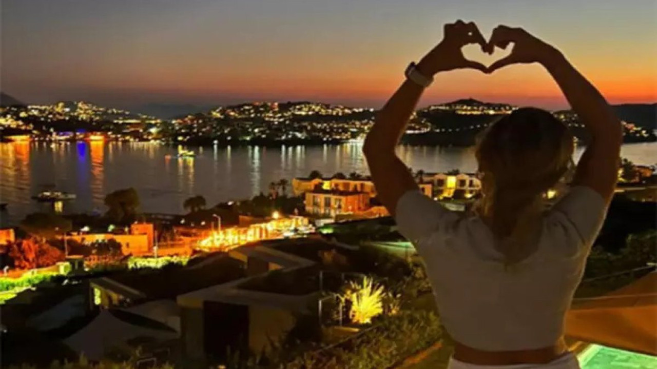 Pelin Karahan yazlık evini paylaştı. Bodrum’u ayaklarının altına serdi