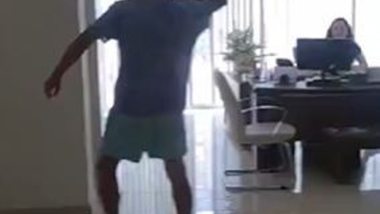 Evinde su olmadığı için Belediye binasını bastı