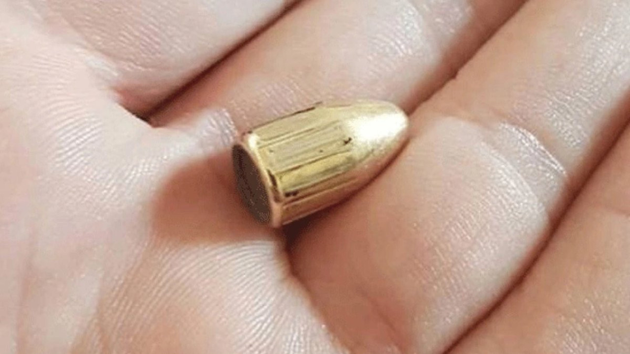 Yayla evinin önünde otururken yorgun mermi isabet etti