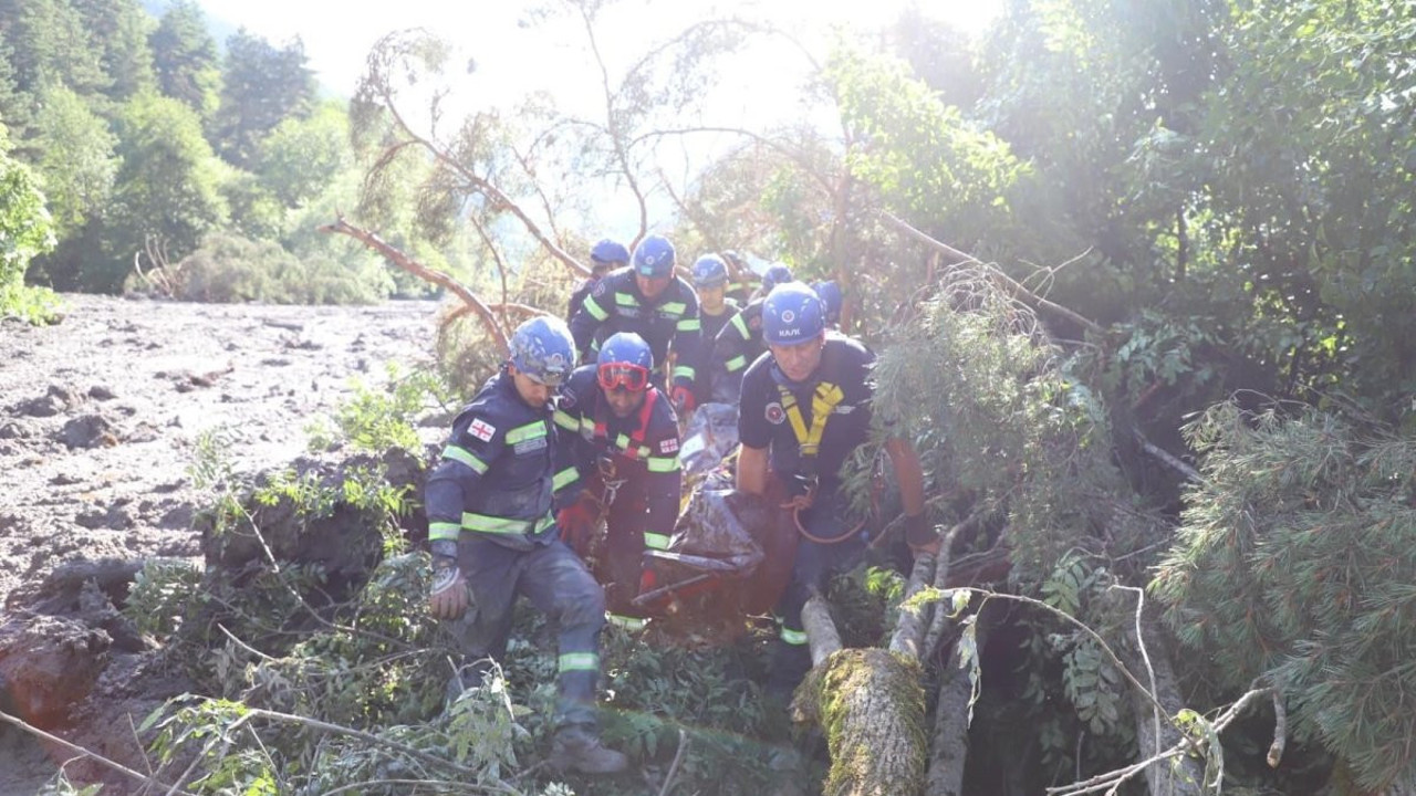 Gürcistan’da toprak kayması