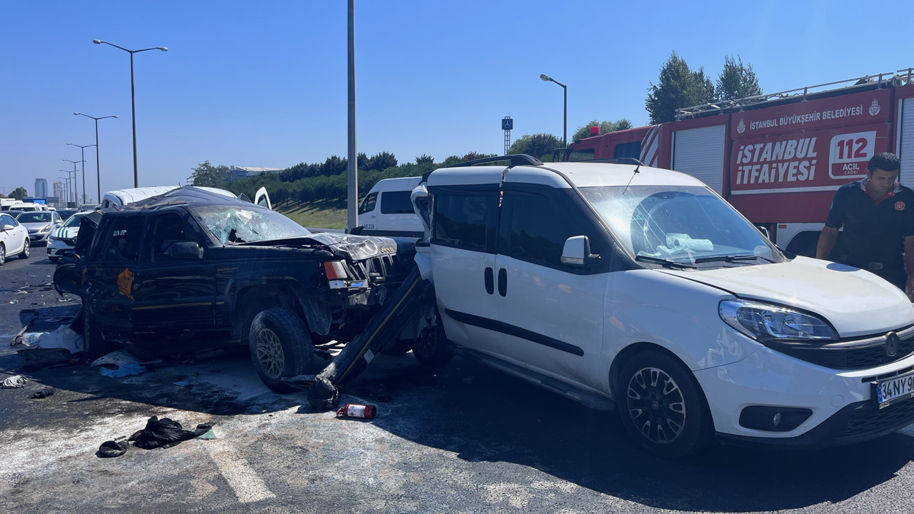 TEM’de kazaya karışan 4 araçtan 3’ü kullanılamaz hale geldi