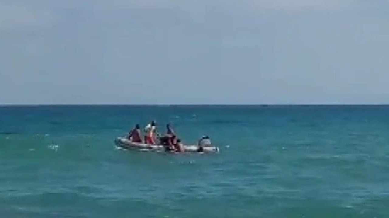 Yasağa rağmen denize girenler son anda kurtarıldı