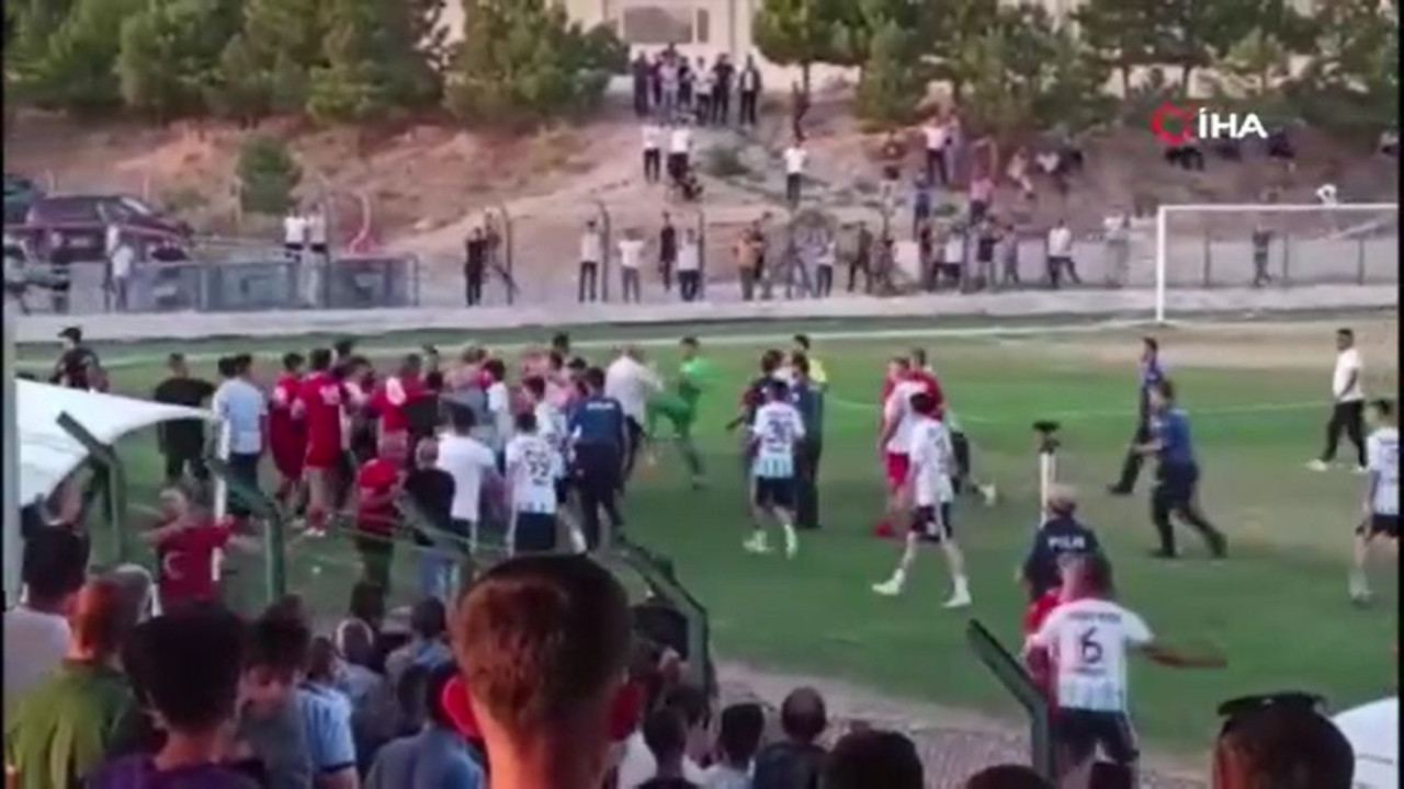 Köyler arası dostluk maçında saha karıştı