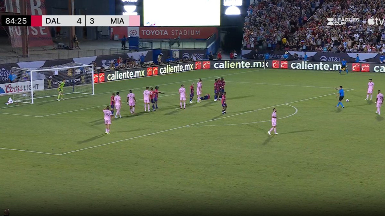 Messi büyülemeye devam ediyor. Frikikten bir gol daha attı