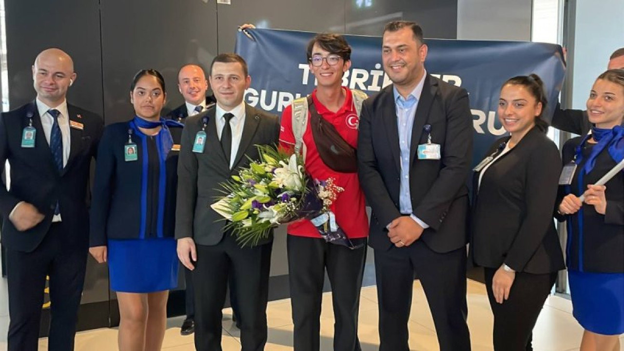 Mete Gazoz'a coşkulu karşılama