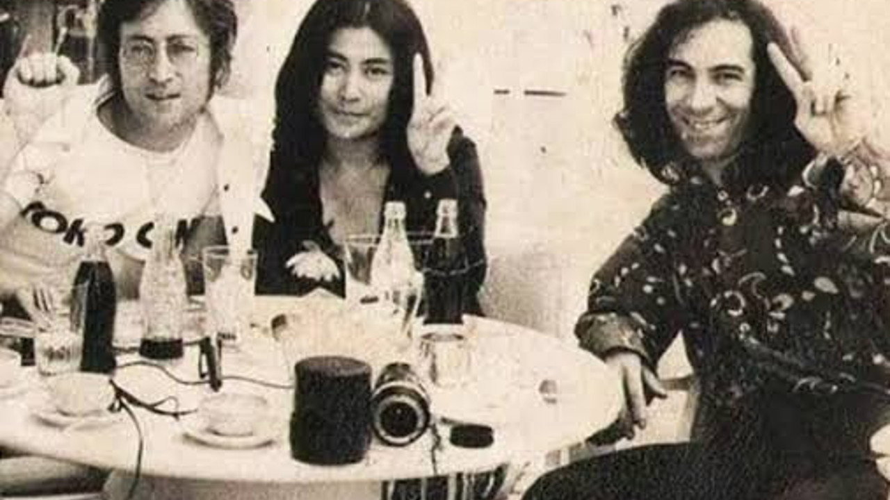 Erkin Koray masada ne konuştuklarını açıklamıştı. Dünya starı John Lennon’la Fransa’da buluşmuştu