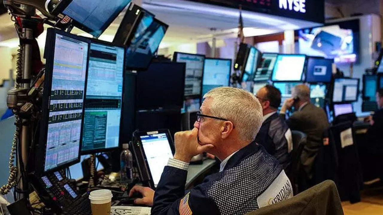 ABD bankalarının notu düşürüldü, New York borsası düştü