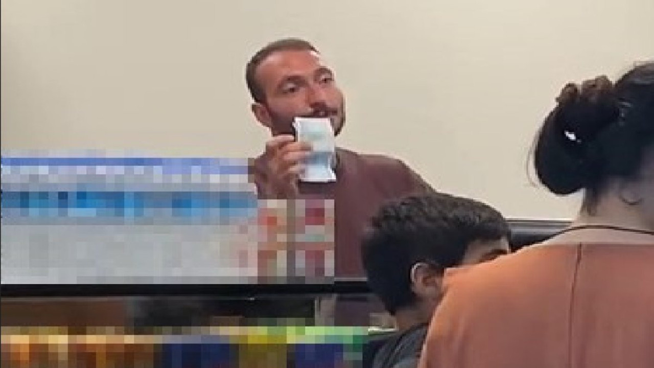 Oyuncu Görkem Sevindik hastane kantininde çalışmaya başladı