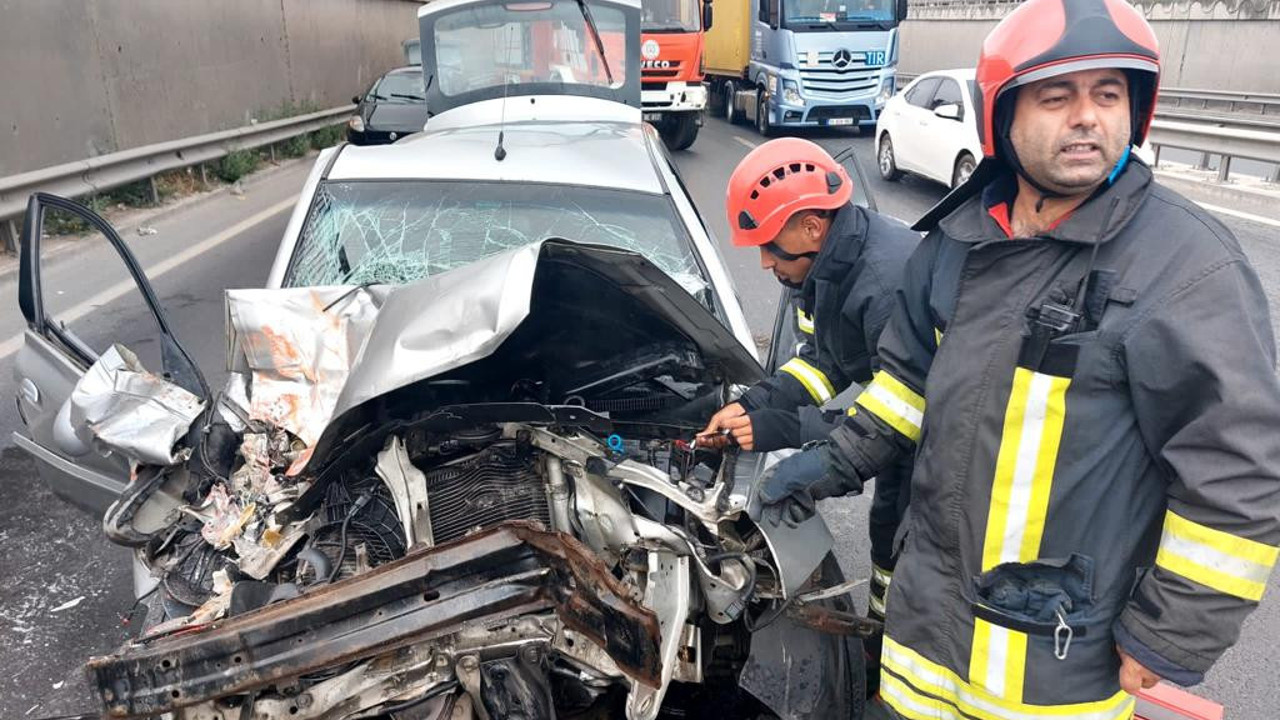 Otomobil iş makinesine çarptı. Sürücü ağır yaralı