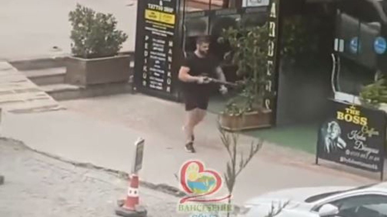 Yine Esenyurt yine olay. Kuaföre pompalı tüfekle saldırı düzenledi