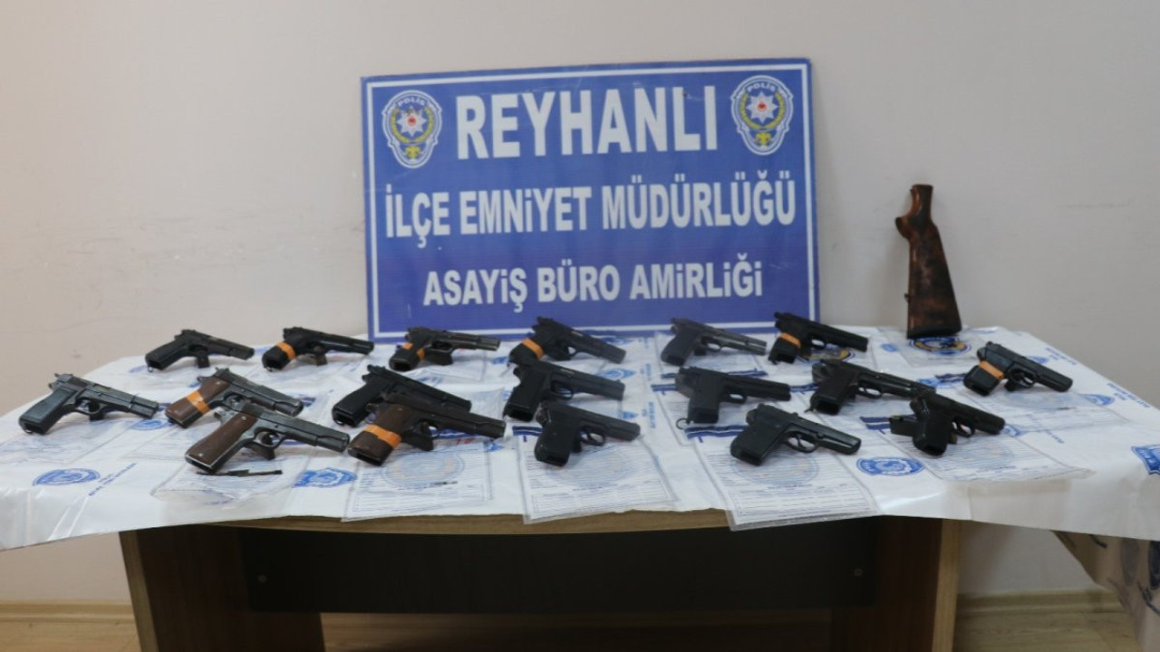 Hatay'da sırt çantasında çok sayıda tabanca ele geçirildi