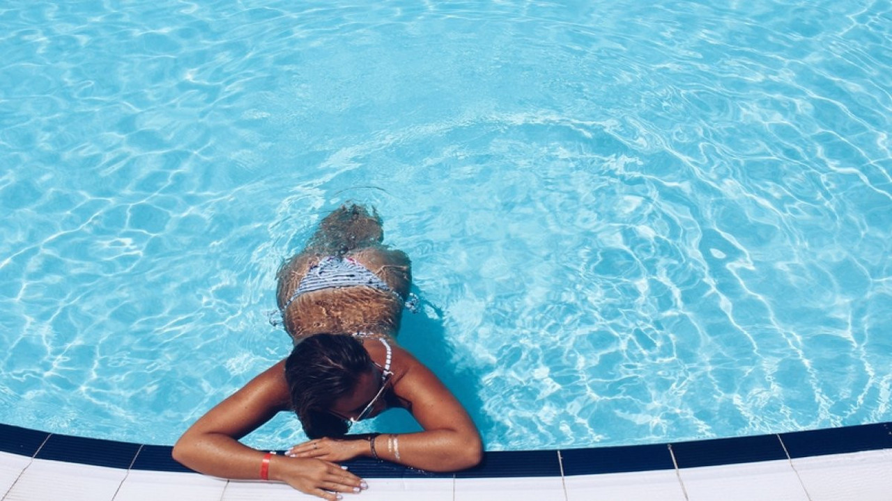 Havuzda serinlemek isterken kör olabilirsiniz. Uzmanlar uyardı