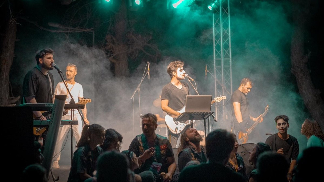 Ayna grubu Pazaryeri'ni salladı