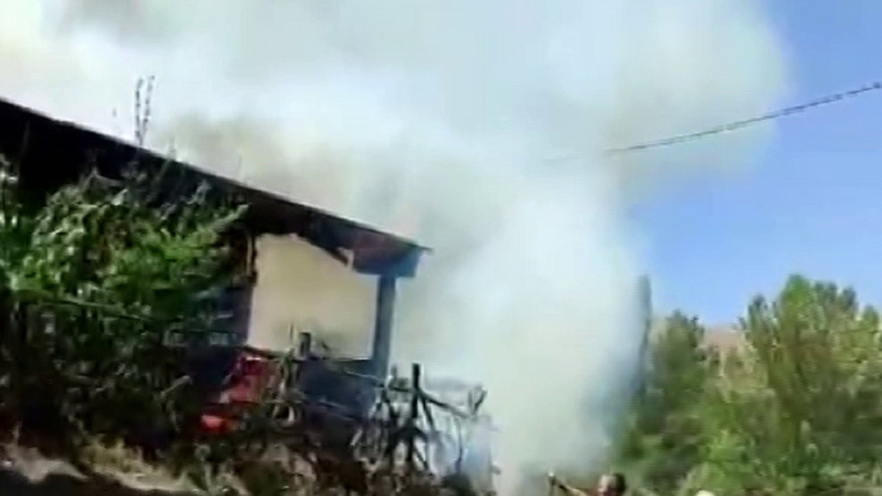 Yayla evi alev alev yandı. O anlar cep telefonu kamerasına yansıdı