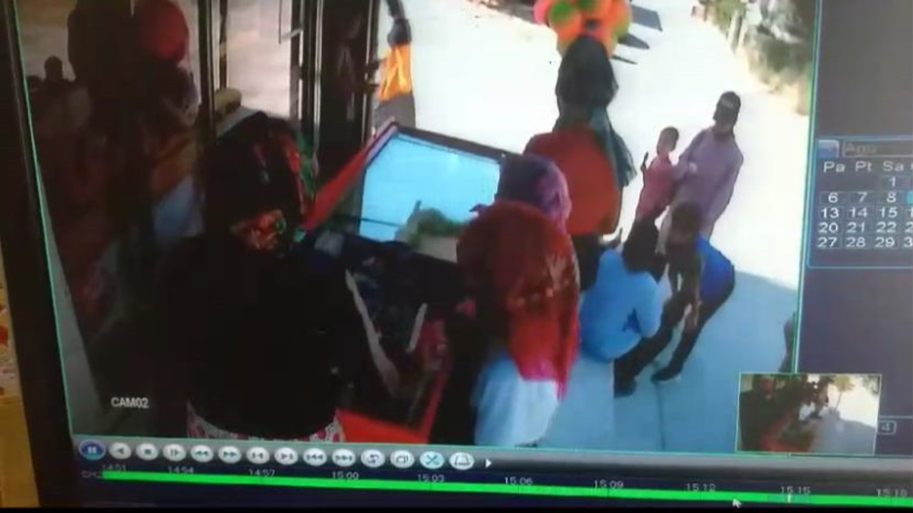 Dükkan sahibi namaz kılarken hırsızlık yaptılar