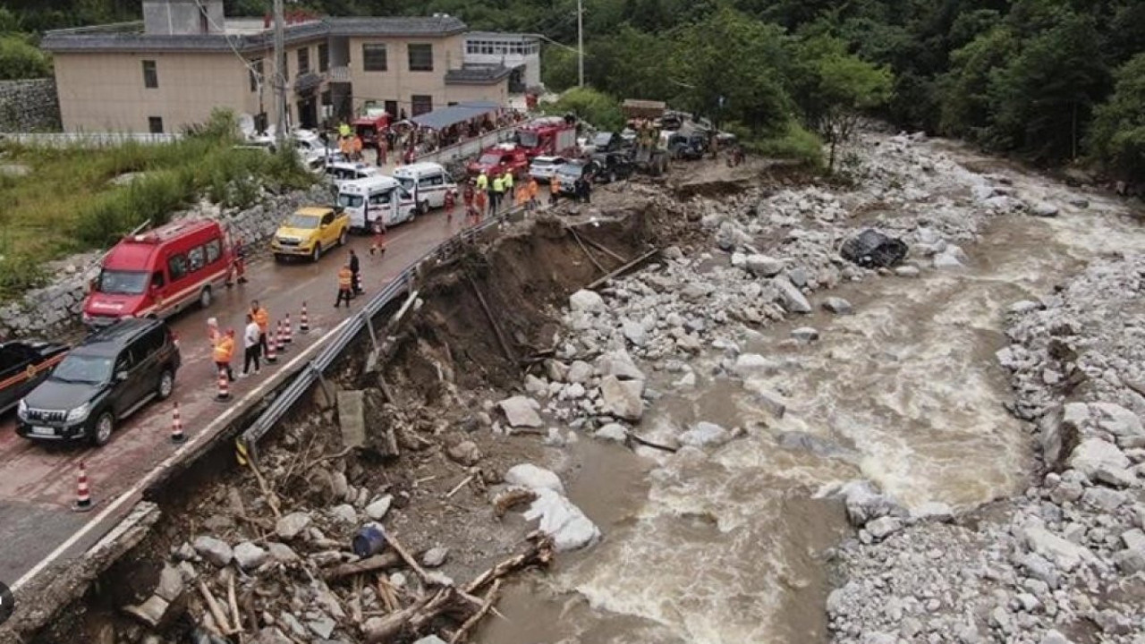Çin'de toprak kayması: 21 ölü