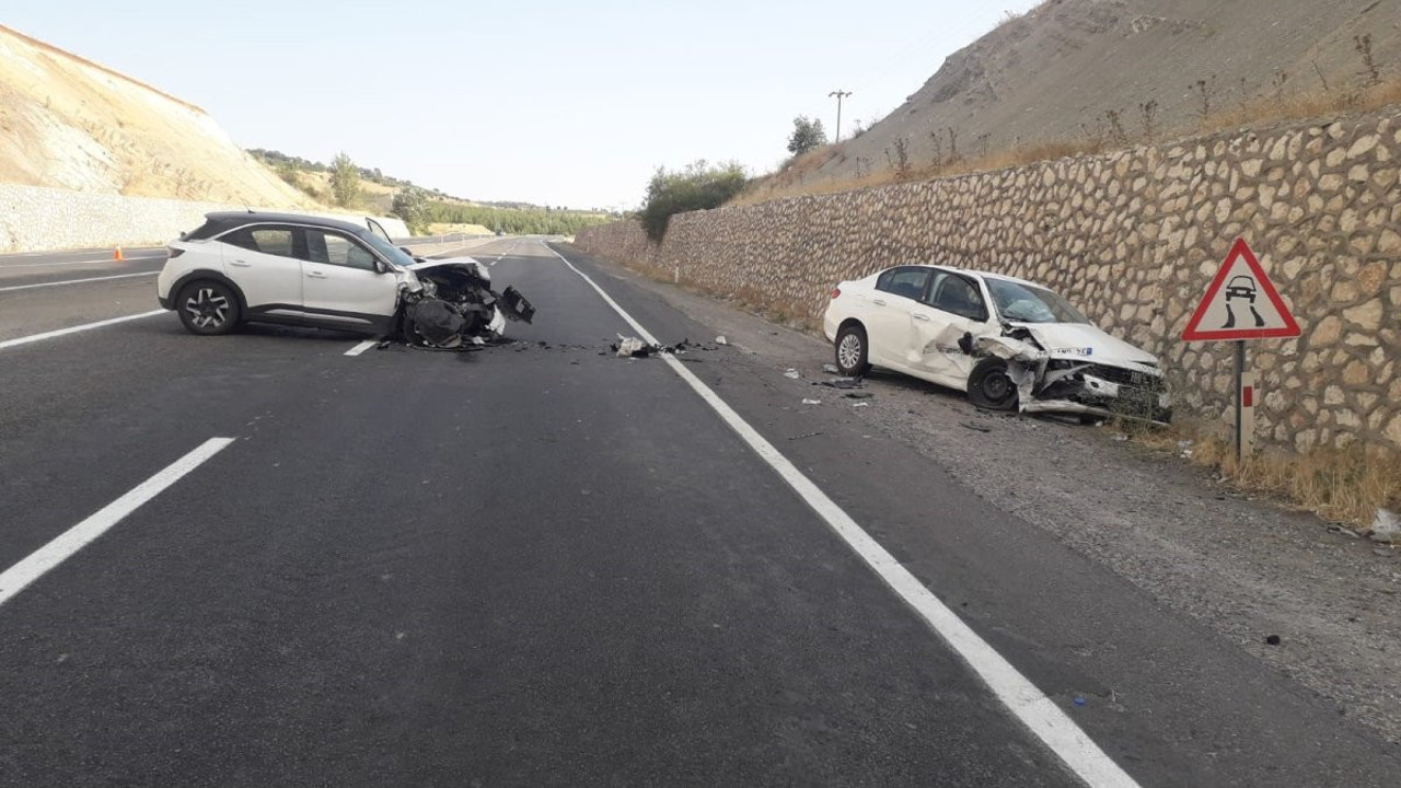 Adıyaman'da iki otomobil çarpıştı: 6 yaralı (14 Ağustos 2023)