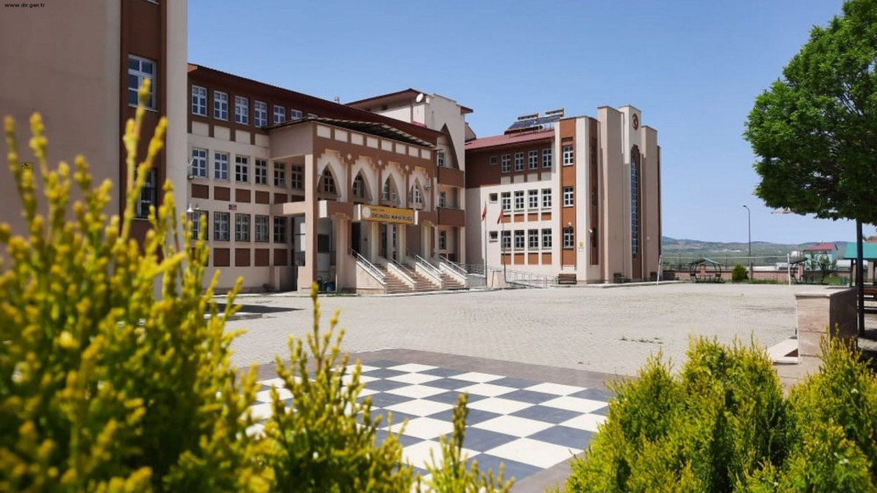 Devlet okuluna kayıt yaptırmak için 60 bin lira istediler