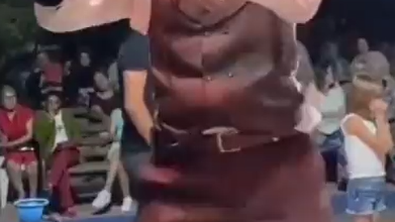 Hem İmamoğlu, hem Özgür Özel hem de Davutoğlu'na benziyor. Peki göbek atması kime benziyor?