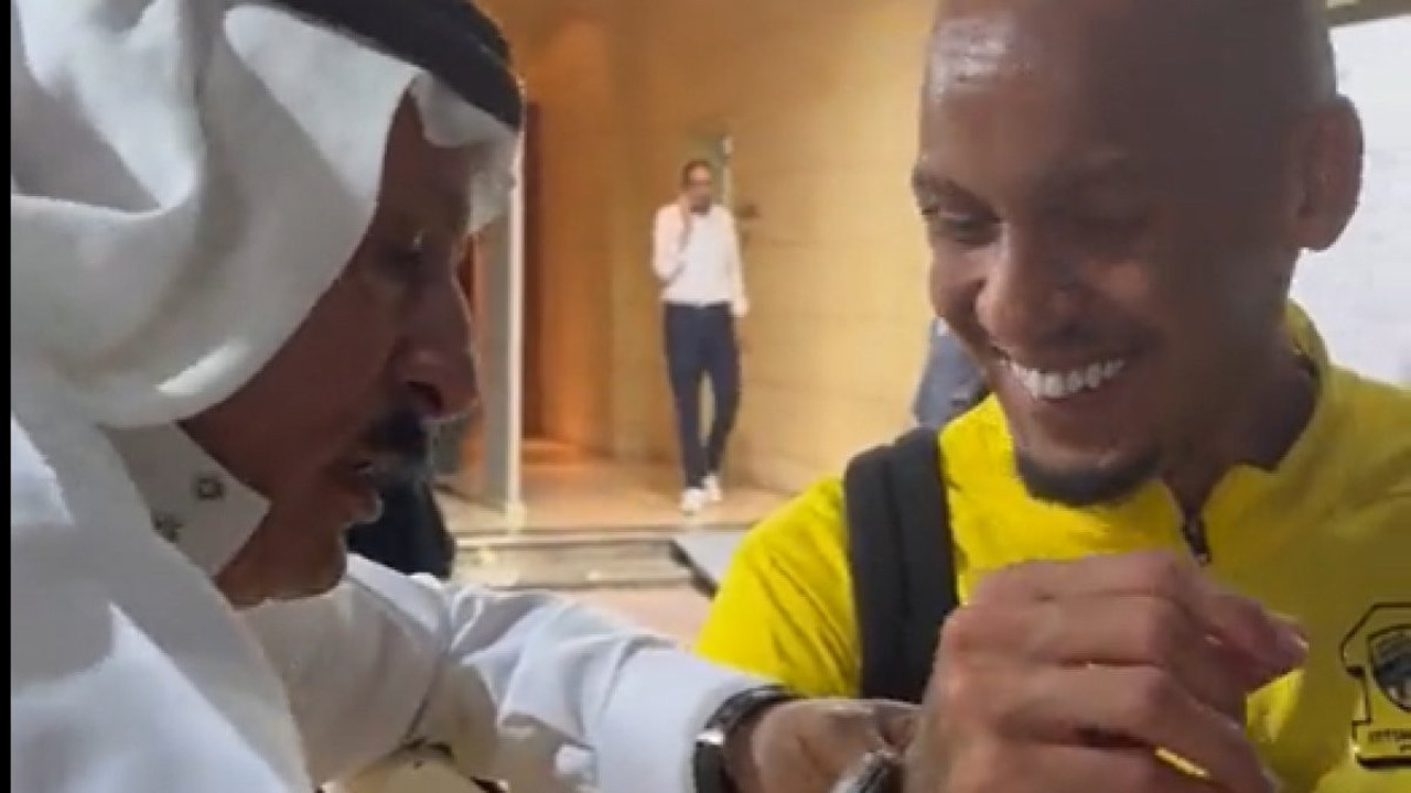 81 bin euroluk Rolex saat hediye etti. Suudi gazeteci Fabinho'ya verdi. Ha muzu çok bulmuşsun ha euroyu