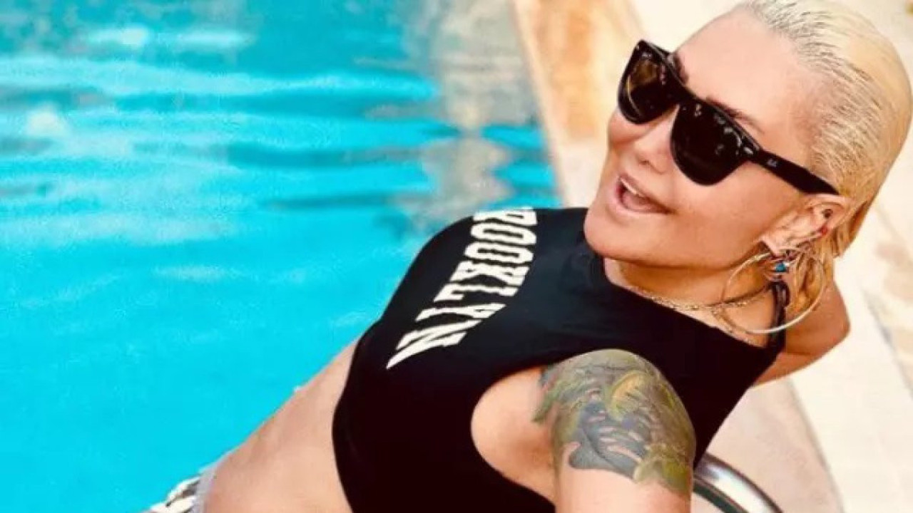 Yonca Evcimik photoshop harikası çıktı. Görenler şoke oldu