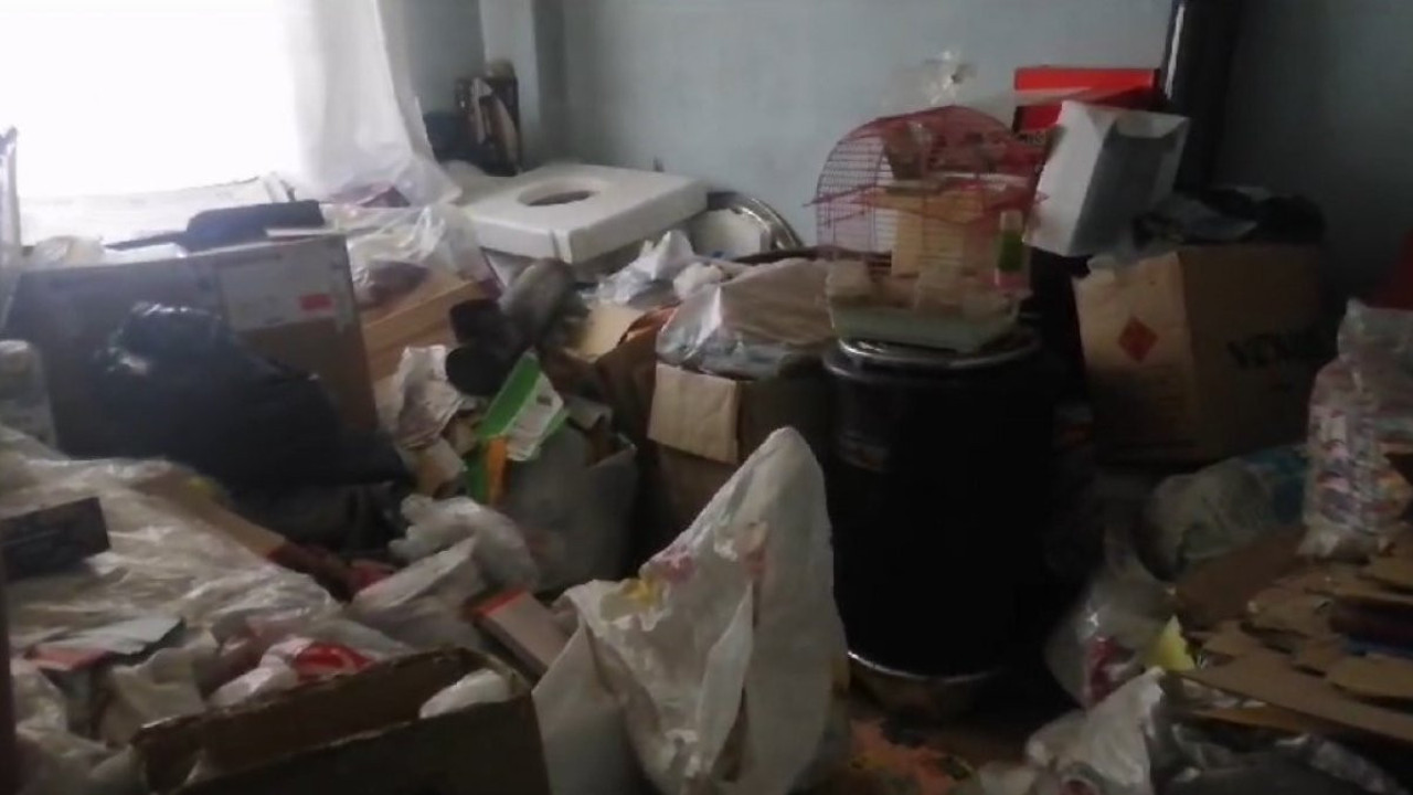 Isparta'da çöp evden ve deposundan 7 kamyon atık çıktı