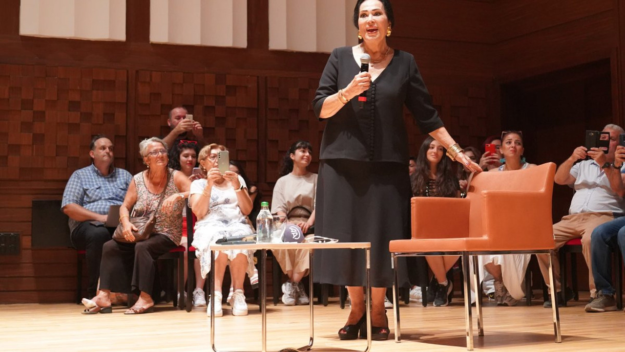 Türkan Şoray'dan İzmir marşı