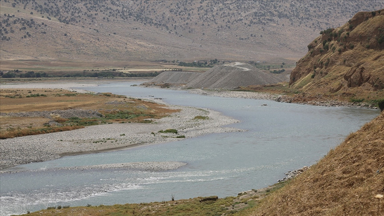 İran kuraklığın pençesindeki Irak'a akan nehrin suyunu kesti
