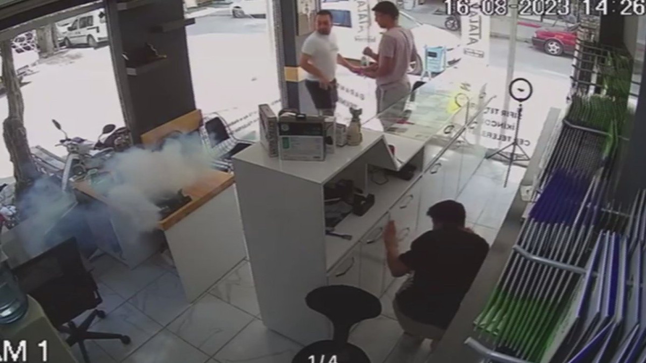 Cep telefonu tamir esnasında alev aldı