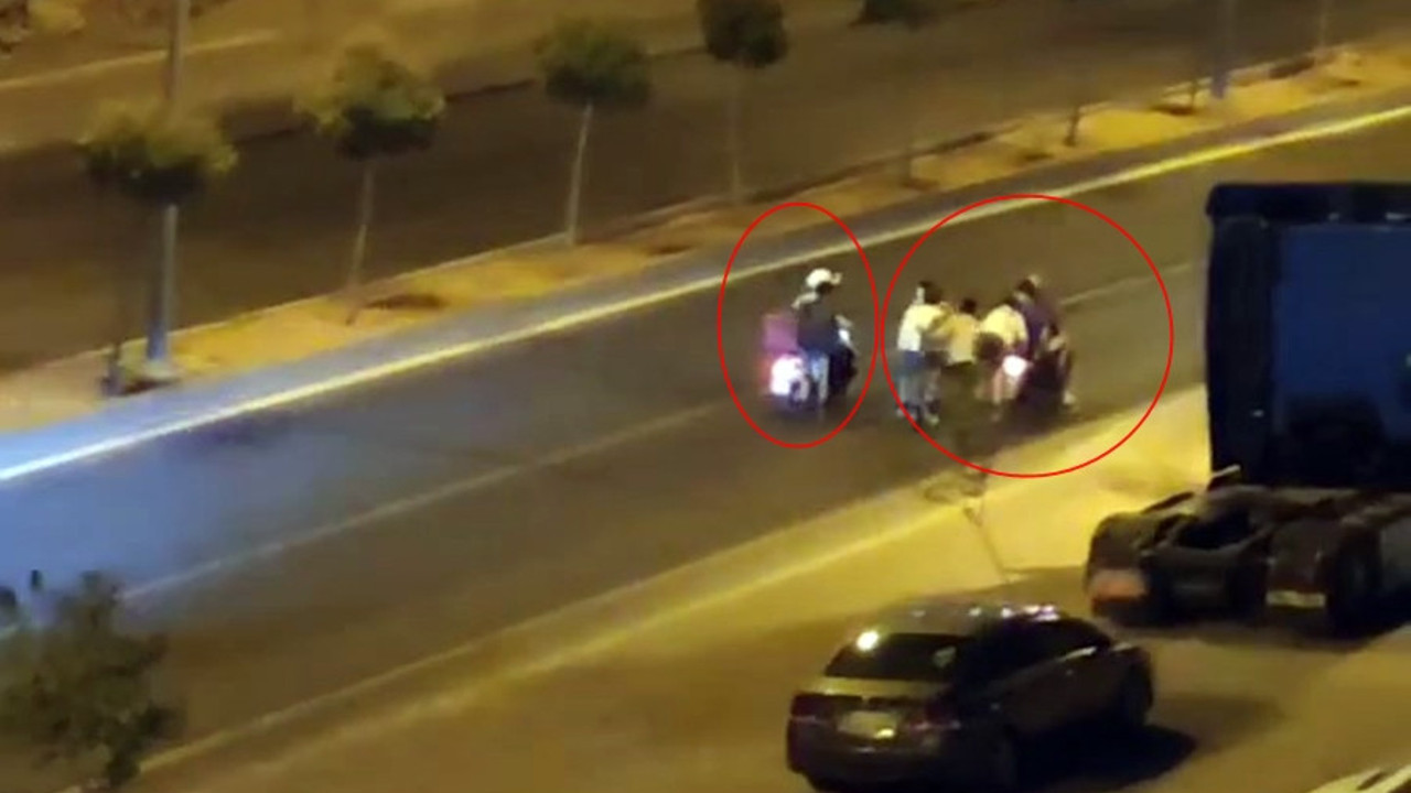 Çocukların patenle tehlikeli yolculuğu kamerada