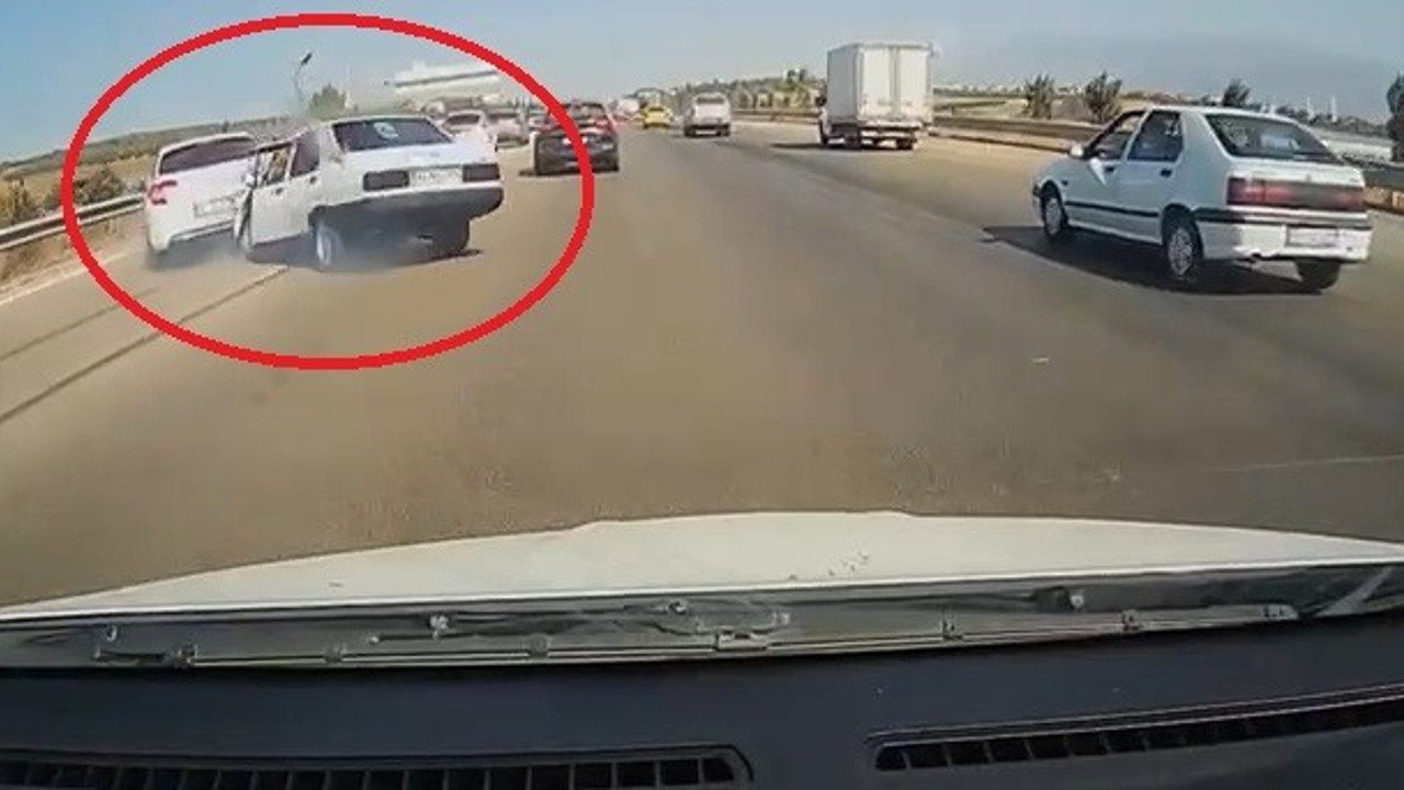 Bursa'da zincirleme kaza araç kamerasına yansıdı