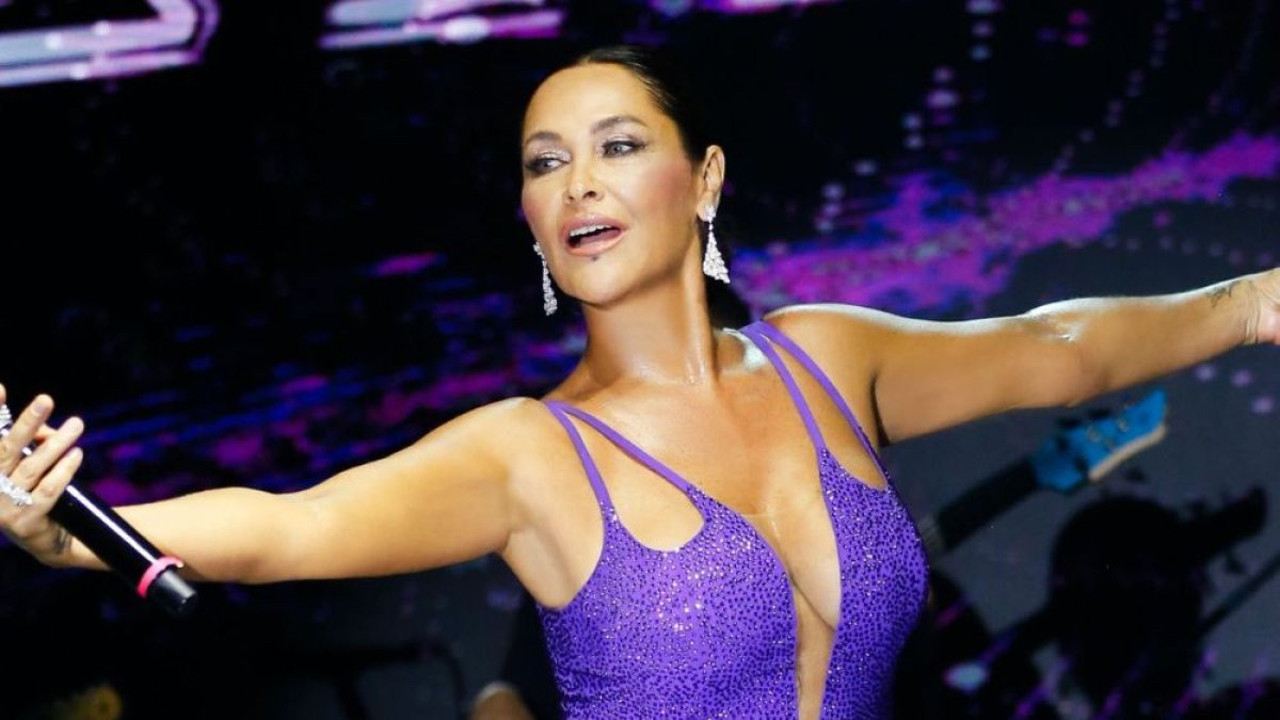 Hülya Avşar’ın konserde giydiği tulumun ağırlığını duyan şok oldu