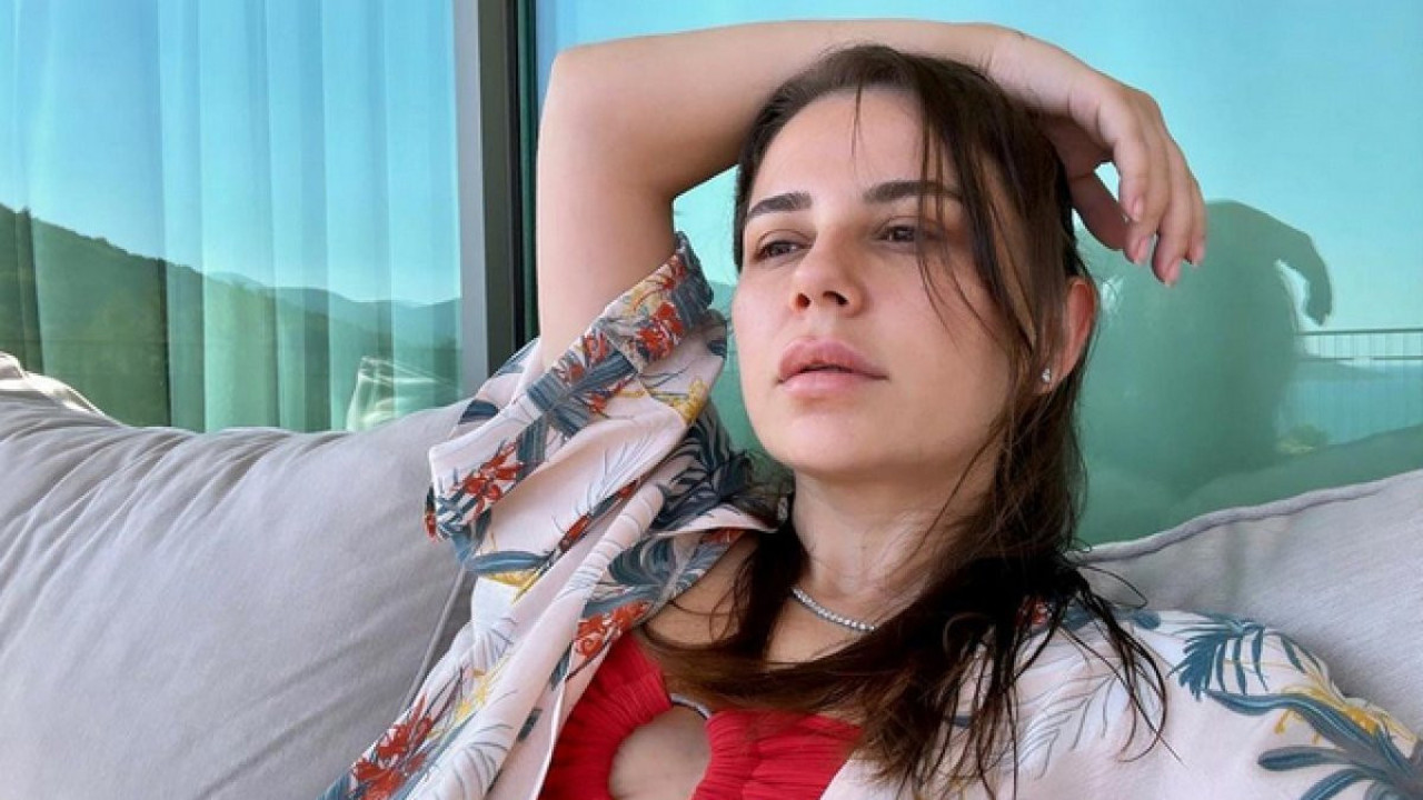 Merve Özbey'den üzücü haber geldi. Bütün konserlerini erteledi