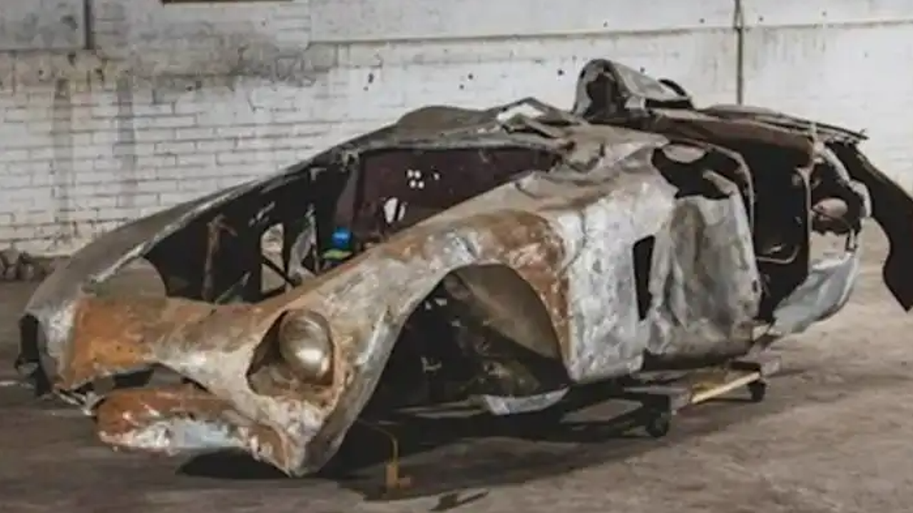 Ferrari'nin hurdası 2 milyon dolara satıldı. İlk pilotu kullanmıştı