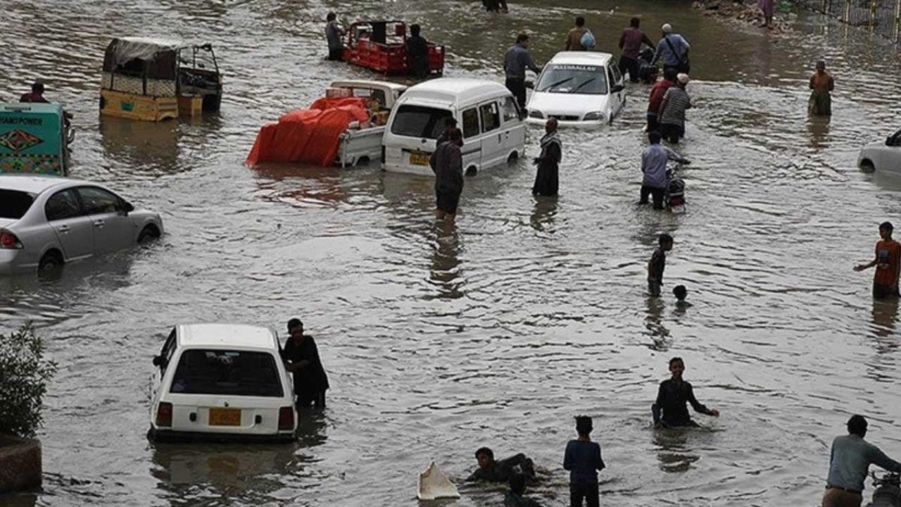 Moritanya'daki sellerde 4 çocuk hayatını kaybetti