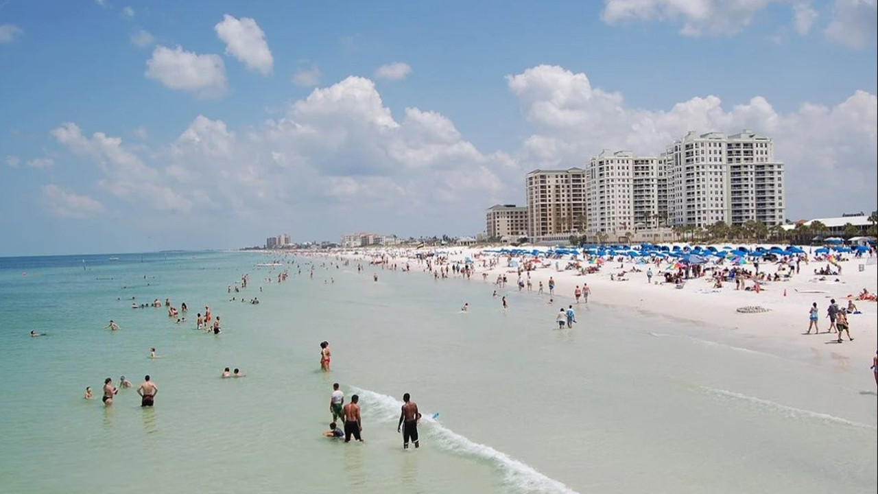 Dünyaca ünlü plajda et yiyen bakteri kabusu. Hayatını kaybedenler var