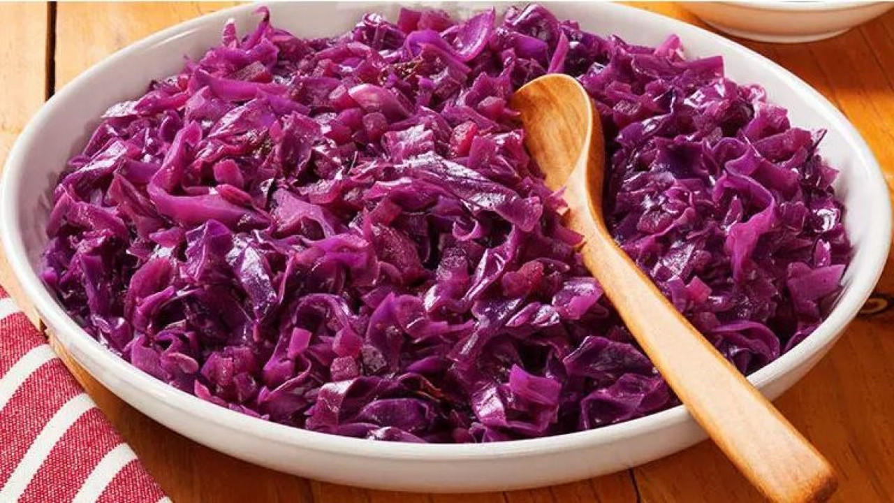 Mor lahana turşusu için bilinmesi gereken aşçılık tüyosu. Mor lahana turşusu 5 dakikada servise hazır