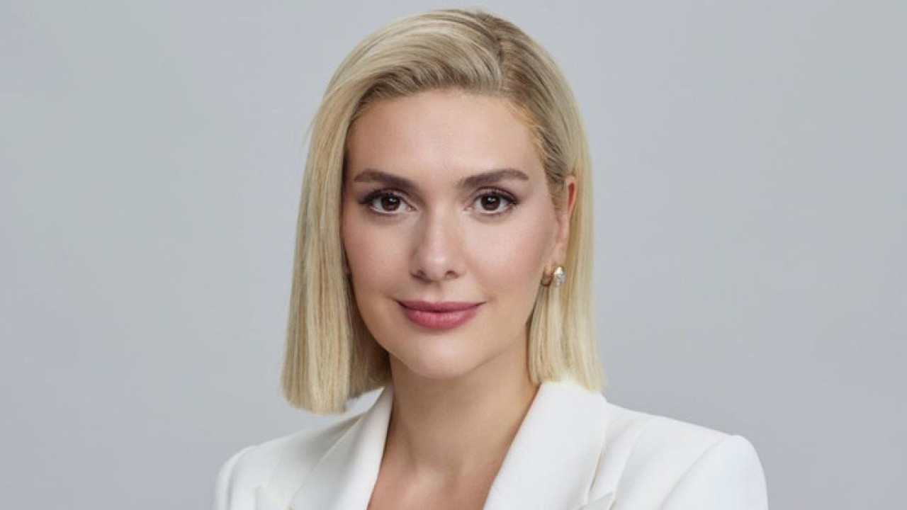 Bergüzar Korel'in yeni imajı şoke etti! Görenler Esra Erol sandı